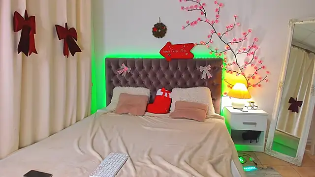 NikkiBustt online show from December 22, 8:50 pm