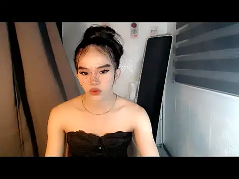 LauraSoHot online show from November 24, 12:49 pm