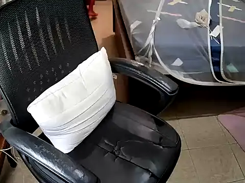 Snapshot of sissypamsissy chatting on November 12, 1:44 pm sissypamsissy online show from November 12, 1:44 pm