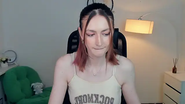 Snapshot of EasterBlink chatting on November 13, 12:15 pm EasterBlink online show from November 13, 12:15 pm