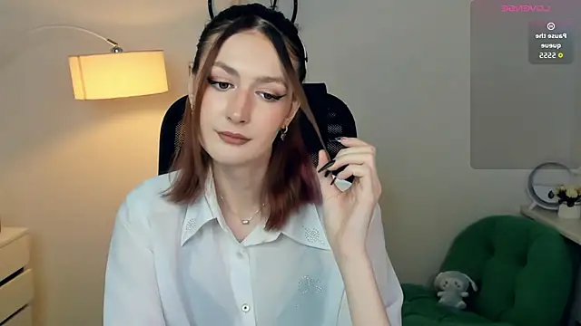 Snapshot of EasterBlink chatting on November 15, 11:40 am EasterBlink online show from November 15, 11:40 am