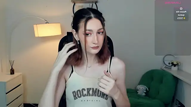 Snapshot of EasterBlink chatting on November 19, 10:48 am EasterBlink online show from November 19, 10:48 am