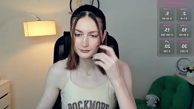 Snapshot of EasterBlink chatting on November 21, 10:58 am EasterBlink online show from November 21, 10:58 am