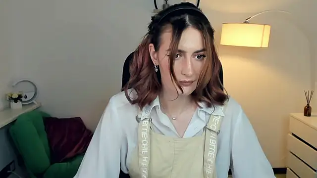 Snapshot of EasterBlink chatting on November 25, 12:49 pm EasterBlink online show from November 25, 12:49 pm