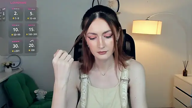 Snapshot of EasterBlink chatting on November 28, 9:34 am EasterBlink online show from November 28, 9:34 am