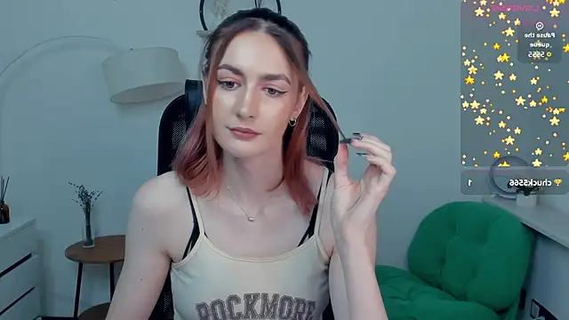 Snapshot of EasterBlink chatting on December 4, 10:35 am EasterBlink online show from December 4, 10:35 am