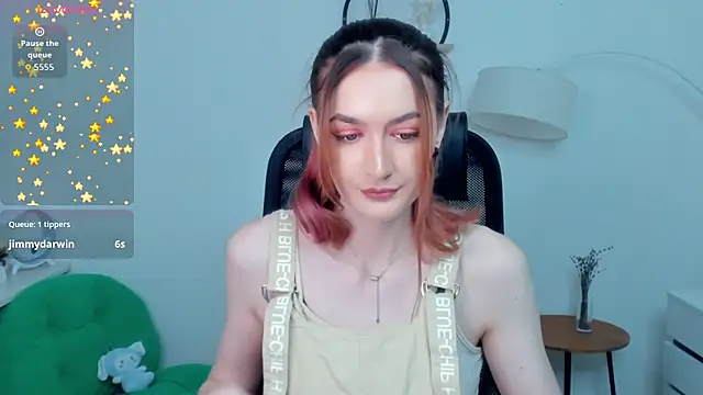 Snapshot of EasterBlink chatting on December 18, 10:32 am EasterBlink online show from December 18, 10:32 am