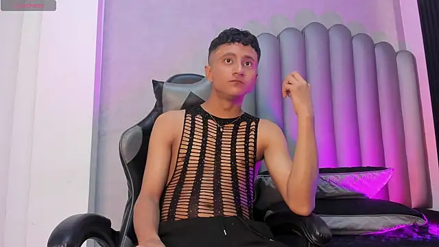 Snapshot of _Leohot_ chatting on October 25, 3:47 am Leohot online show from October 25, 3:47 am