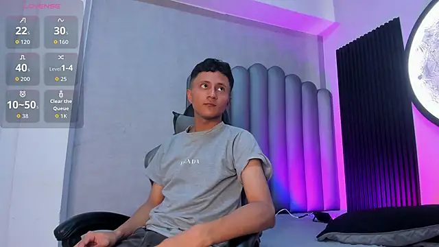 Snapshot of _Leohot_ chatting on October 29, 3:42 am Leohot online show from October 29, 3:42 am