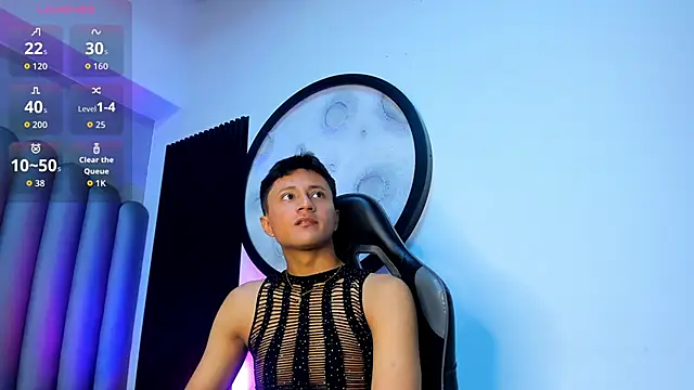 Snapshot of _Leohot_ chatting on November 14, 3:27 am Leohot online show from November 14, 3:27 am