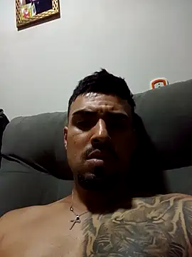 Snapshot of nnyzinho17 chatting on December 17, 9:32 pm nnyzinho17 online show from December 17, 9:32 pm