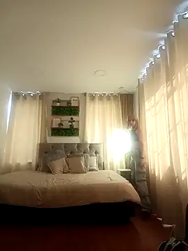 zohet kriss online show from October 9, 2:37 pm