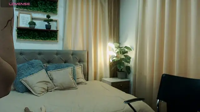 zohet kriss online show from October 21, 2:40 pm