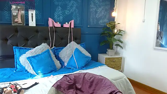 zohet kriss online show from March 25, 1:50 pm