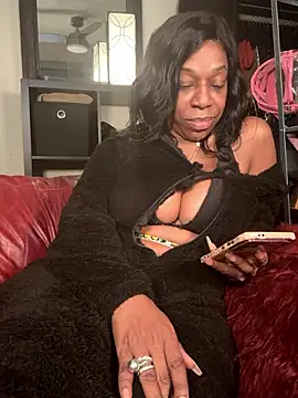 Snapshot of Kennady_Buxum_Goddess chatting on October 3, 5:37 am Kennady Buxum Goddess online show from October 3, 5:37 am