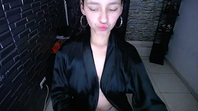 Snapshot of sofia_ginevra chatting on December 13, 7:53 pm sofia ginevra online show from December 13, 7:53 pm