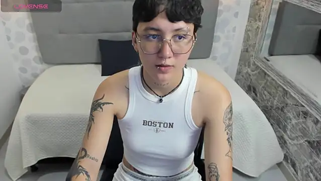 emahills  axelrose online show from September 13, 8:19 pm