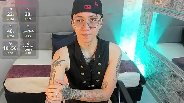 emahills  axelrose online show from October 20, 2:28 pm