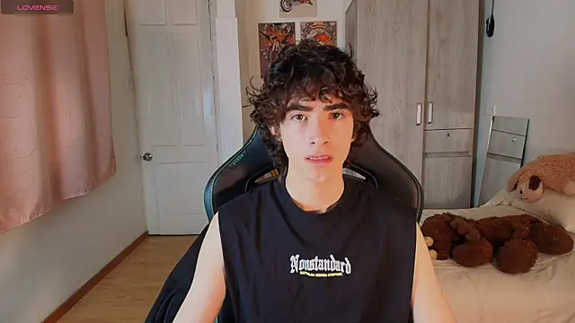 Snapshot of Nude_Boy18 chatting on December 1, 2:38 am Nude Boy18 online show from December 1, 2:38 am