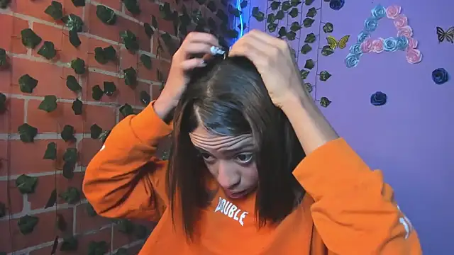 yumi hanna online show from October 31, 1:28 am