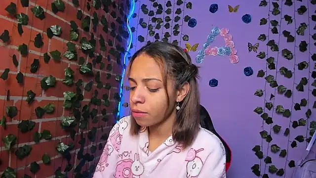 yumi hanna online show from November 6, 12:33 am