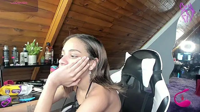 yumi hanna online show from January 18, 2:15 am