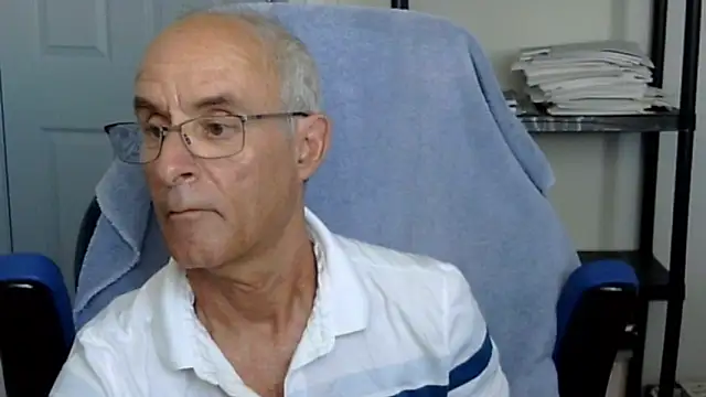 Snapshot of funone1999 chatting on October 1, 9:32 pm funone1999 online show from October 1, 9:32 pm