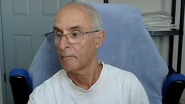 Snapshot of funone1999 chatting on October 2, 8:38 pm funone1999 online show from October 2, 8:38 pm