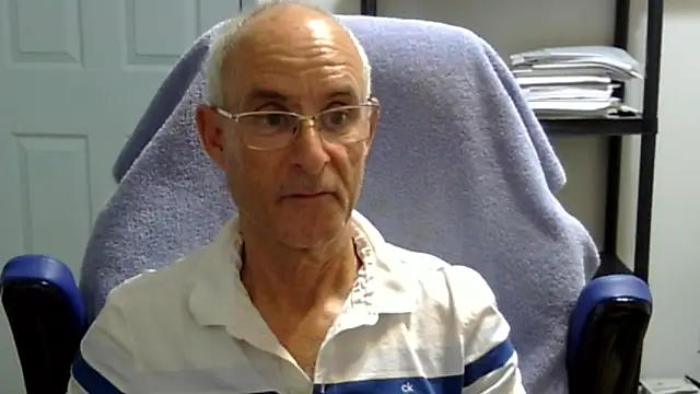 Snapshot of funone1999 chatting on October 20, 1:06 am funone1999 online show from October 20, 1:06 am