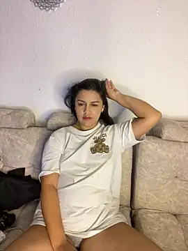 Snapshot of lunita_sweet5 chatting on October 18, 5:21 am lunita sweet5 online show from October 18, 5:21 am