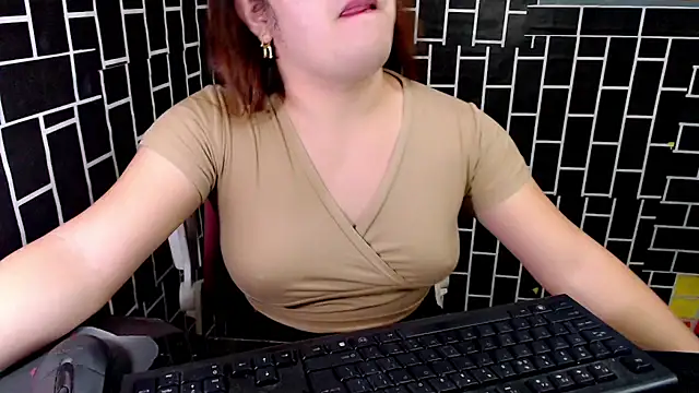 Snapshot of xUrDreamSlutWhore chatting on September 12, 3:56 pm xUrDreamSlutWhore online show from September 12, 3:56 pm