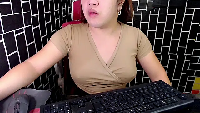 Snapshot of xUrDreamSlutWhore chatting on September 13, 4:40 pm xUrDreamSlutWhore online show from September 13, 4:40 pm