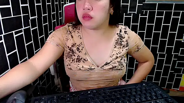 Snapshot of xUrDreamSlutWhore chatting on September 22, 7:38 pm xUrDreamSlutWhore online show from September 22, 7:38 pm