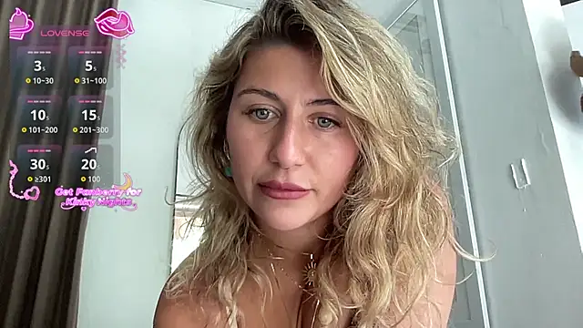 Snapshot of GoddessDove chatting on November 25, 1:49 am GoddessDove online show from November 25, 1:49 am