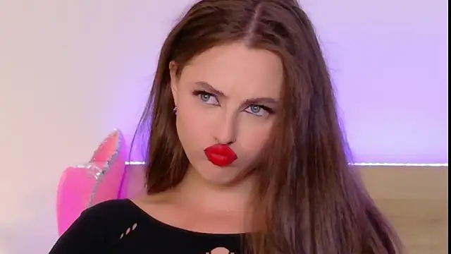 Sienna Voss online show from October 4, 9:46 pm