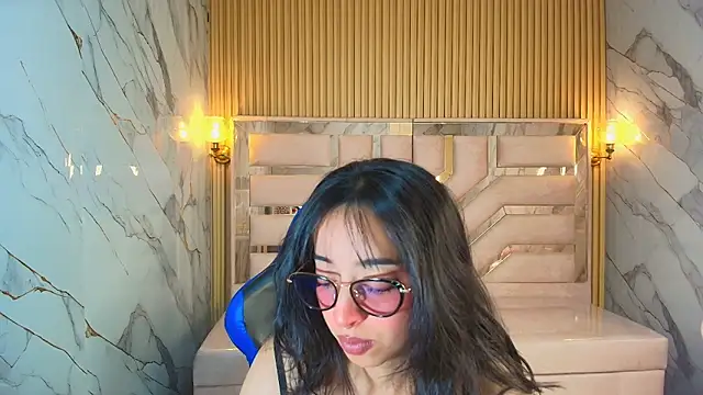 Snapshot of zoe_r_ chatting on November 29, 3:20 am zoe r online show from November 29, 3:20 am