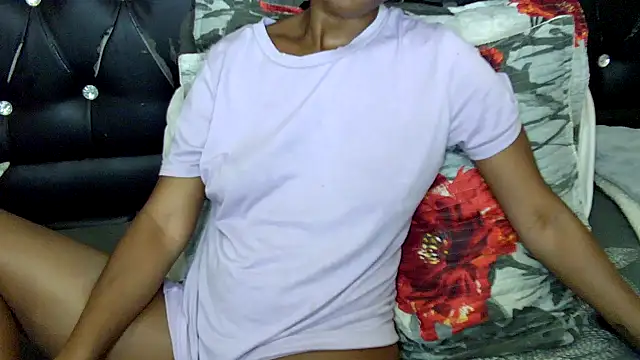 Snapshot of blueyXxX chatting on October 22, 1:33 pm blueyXxX online show from October 22, 1:33 pm