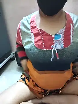 Snapshot of keralacouples11 chatting on December 18, 4:51 am keralacouples11 online show from December 18, 4:51 am