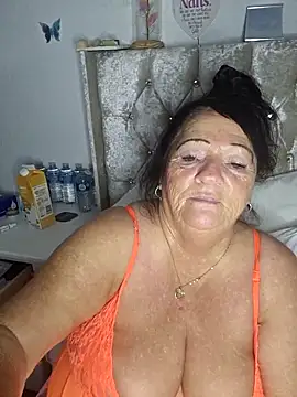 Snapshot of Angeldelightt chatting on November 2, 11:51 pm Angeldelightt online show from November 2, 11:51 pm