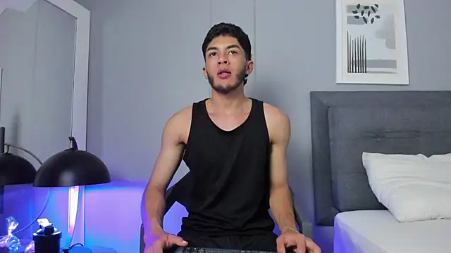 Tylerffoxx online show from March 12, 10:16 pm