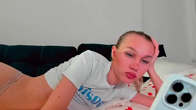 Snapshot of cuteleraay chatting on November 21, 8:51 pm cuteleraay online show from November 21, 8:51 pm