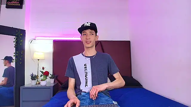 Snapshot of Ashton_Myers chatting on September 23, 7:39 pm Ashton Myers online show from September 23, 7:39 pm