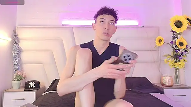 Snapshot of Ashton_Myers chatting on November 6, 8:43 pm Ashton Myers online show from November 6, 8:43 pm