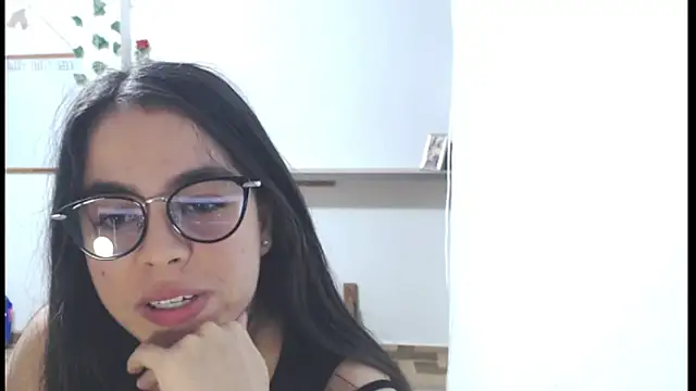 Snapshot of NatashaRose18 chatting on October 1, 8:48 pm NatashaRose18 online show from October 1, 8:48 pm