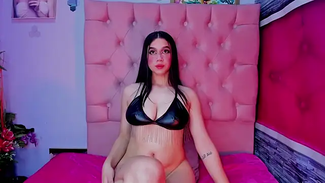 Snapshot of Megan_Luxe chatting on November 29, 8:34 pm Megan Luxe online show from November 29, 8:34 pm