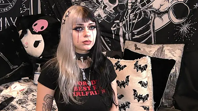 Snapshot of Paige_Turner chatting on February 5, 1:43 am Paige Turner online show from February 5, 1:43 am