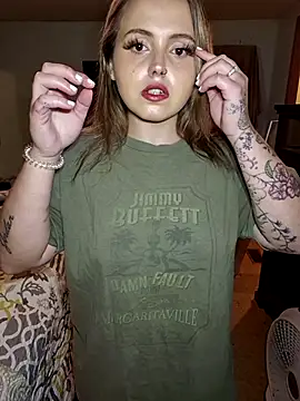 Snapshot of JuicyExxxperience chatting on November 12, 4:13 am JuicyExxxperience online show from November 12, 4:13 am