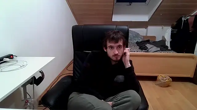 Snapshot of Bez3ybik chatting on December 3, 9:46 pm Bez3ybik online show from December 3, 9:46 pm