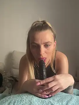 BrumeLove online show from March 3, 9:15 am