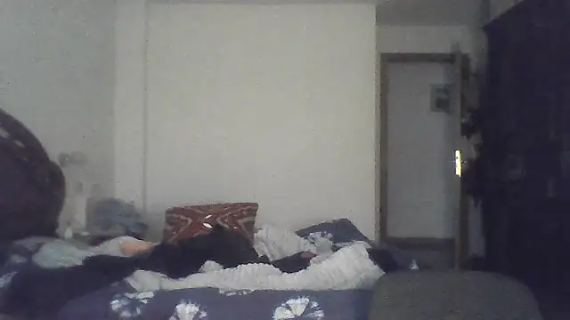 Snapshot of LillyCrossAvila chatting on December 19, 10:44 am LillyCrossAvila online show from December 19, 10:44 am